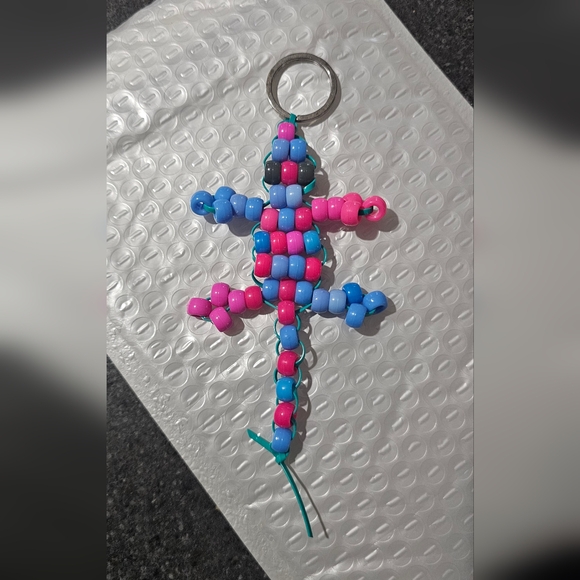 Custom keychain. All earnings will be donated to the FaerieLand Rescue. - Picture 6 of 12